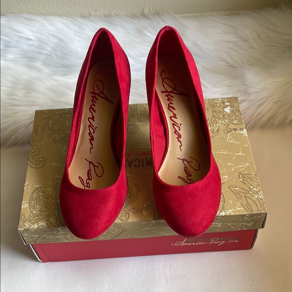 American Rag Women’s Red Felix Round toe Heels Size 6M.